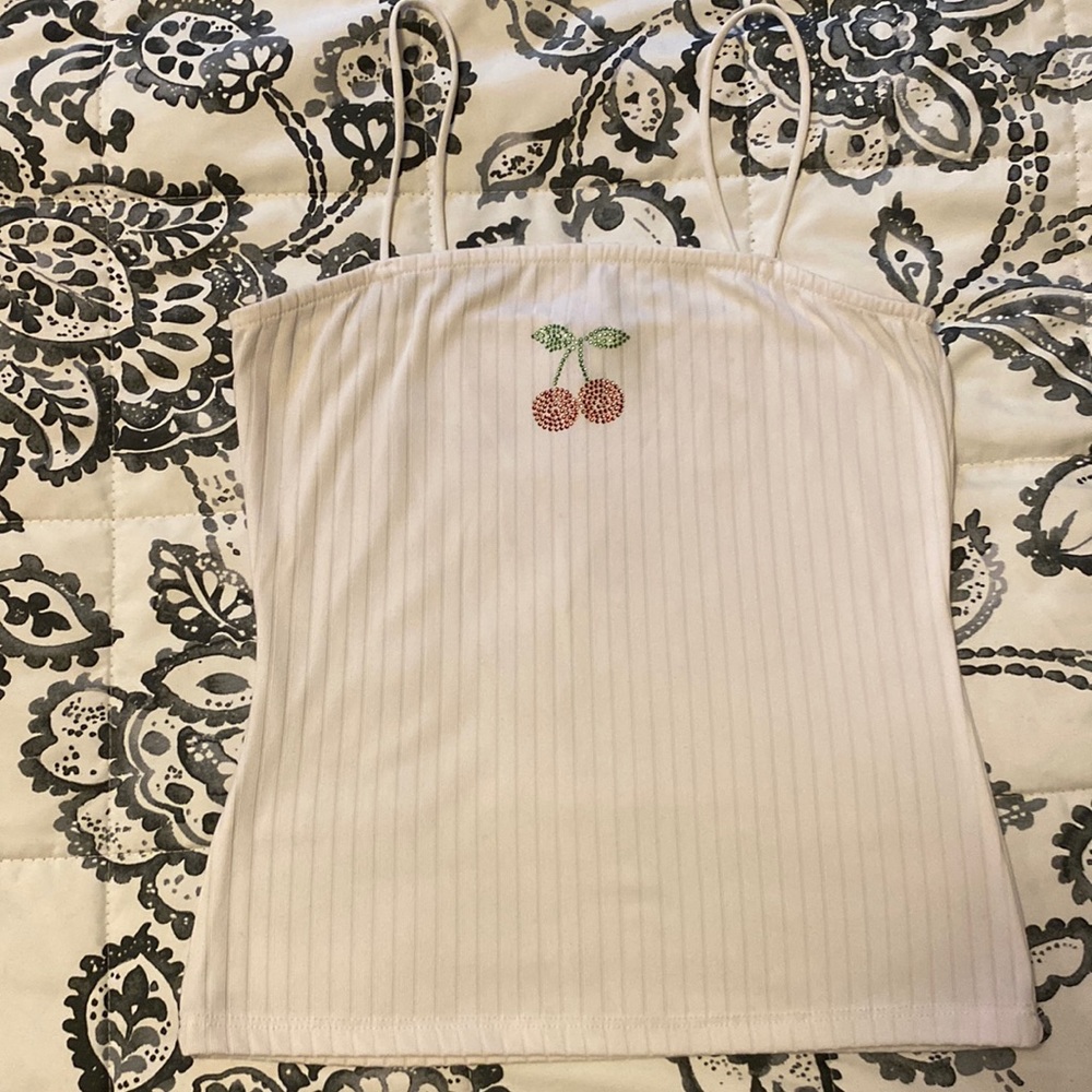 Rue21 White Top, Cherry 🍒